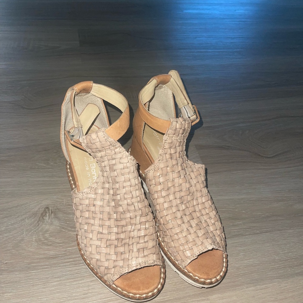 PATRIZIA BONFANTI 
Beige Woven Leather Sandals size 37